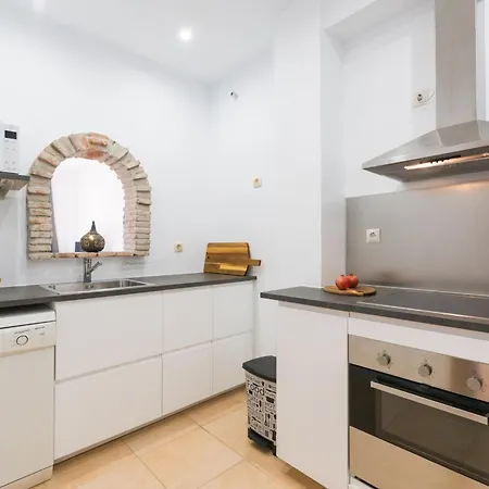 Appartement Tio Charles De June - Charming 2 Bedroom *